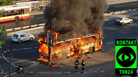 Wielki ogień nad budzącą się stolicą - spalił się autobus PKS Piaseczno