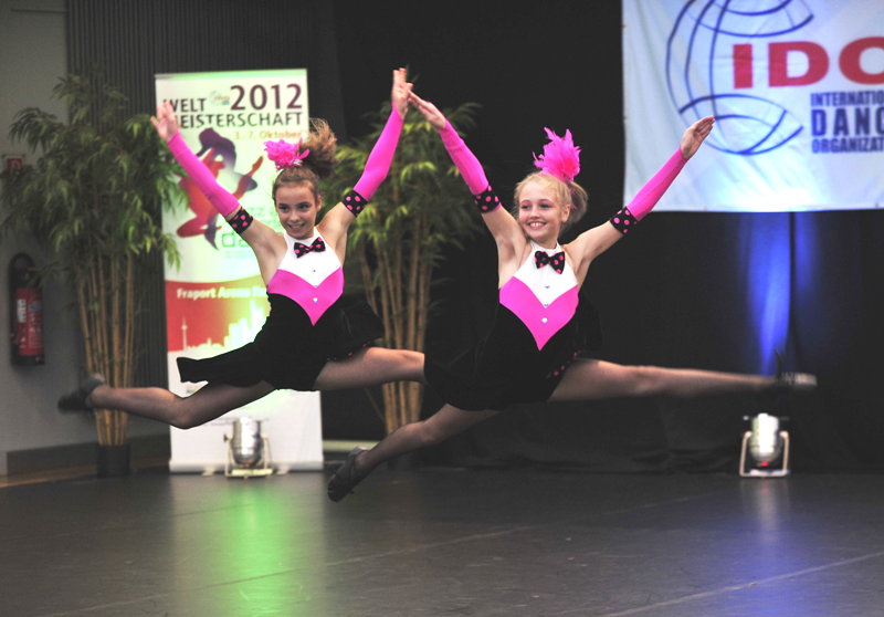 Miksa Magda i Bosiek Ania zdobyły II miejsce tańcząc w duecie w kat. Jazz Dance do lat 11 na Mistrzostwach Świata we Frankfurcie