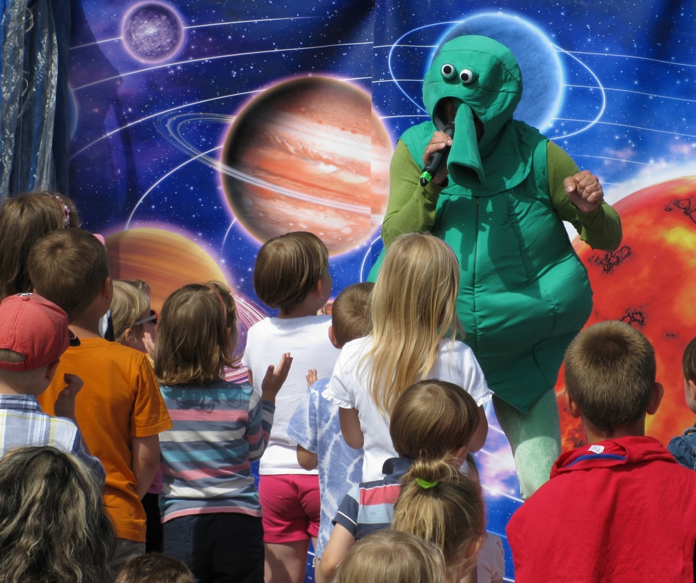 Kosmiczna przygoda bezpłatny spektakl dla dzieci w galerii handlowej Auchan Piaseczno